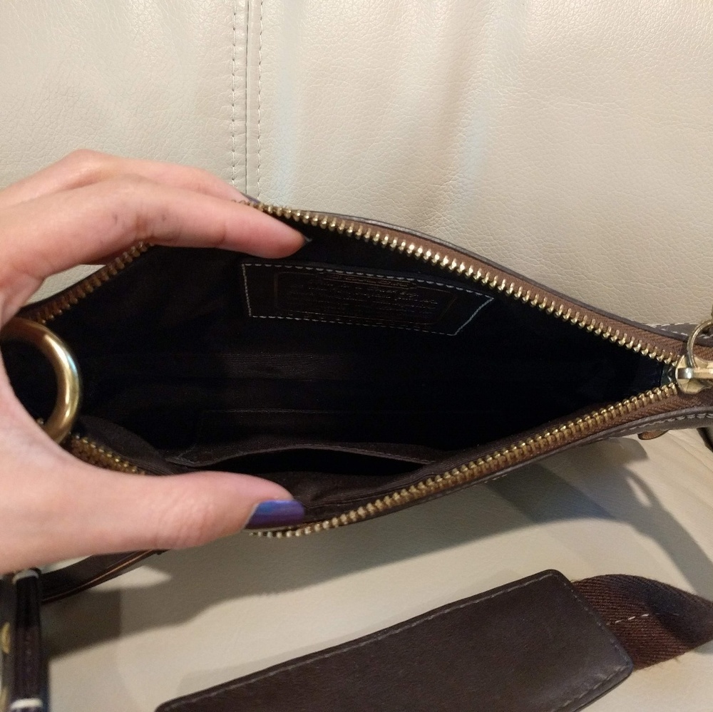Coach clutch/wristlet, brown and gold detail - Picture 4 of 5